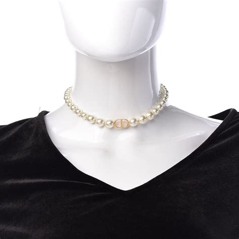 christian dior pearl choker necklace.